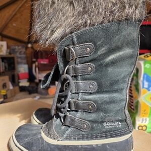 Sorel Women's Green Lace-Up Waterproof Winter Boots with Faux Fur Cuff